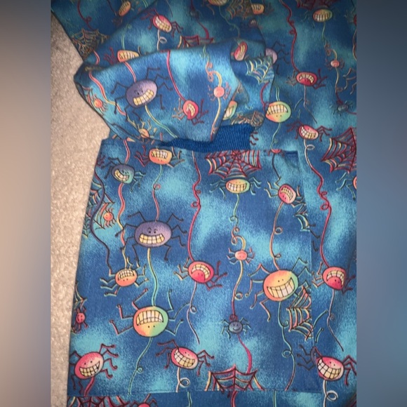 Long Sleeve Scrub Shirt Halloween Spiders Large - Picture 3 of 8
